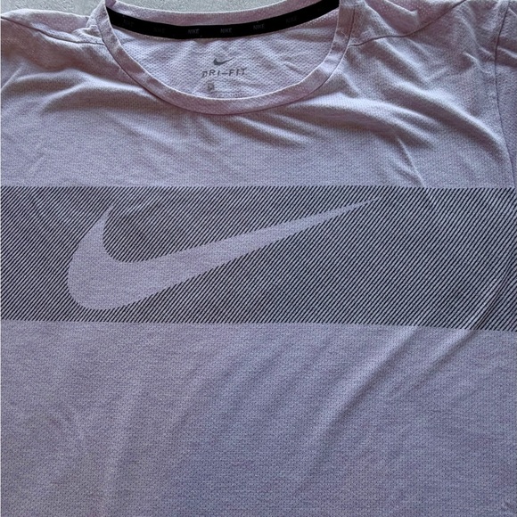 Nike DriFit Mens Xlarge Liliac shirtTraining Gym Athletic OOTD - Picture 3 of 7
